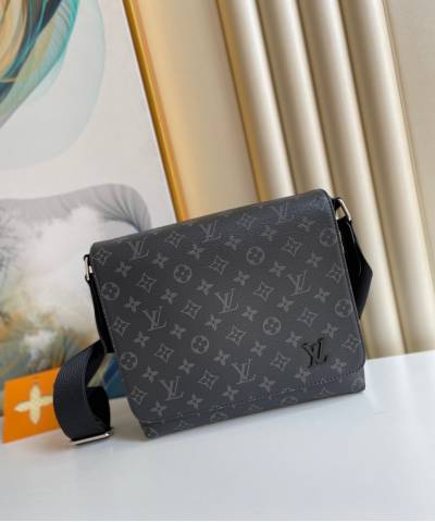 Чоловіча сумка Louis Vuitton District MM